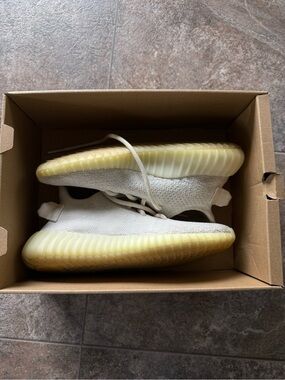 Yeezy Boost 350 V2 Cream
White / Triple White